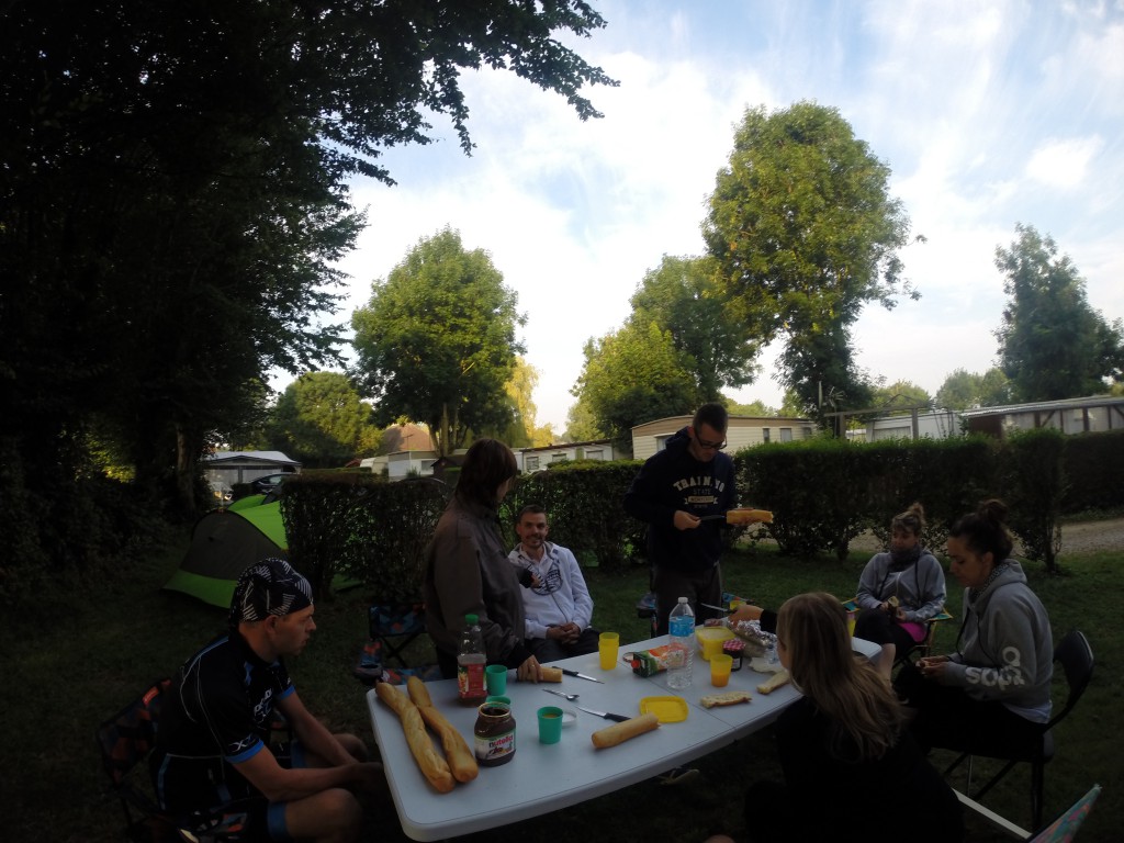 Petit déjeuner accompagné de Laurie, Quentin et Babeth