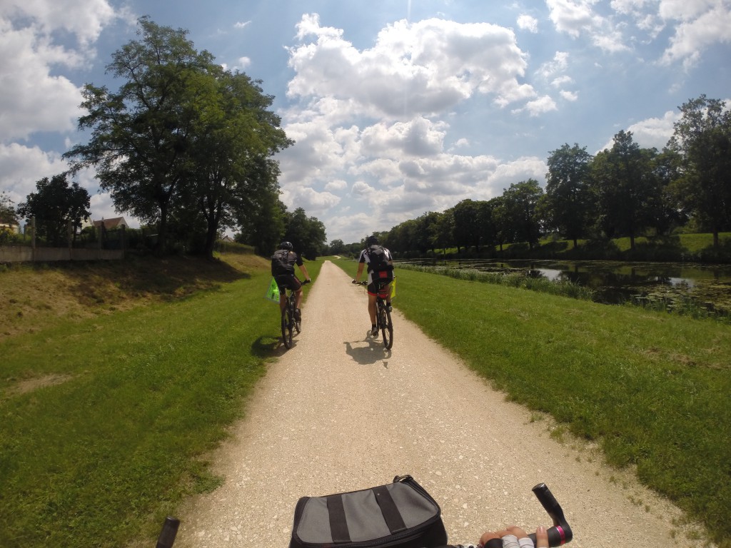 Chemin le long des canaux